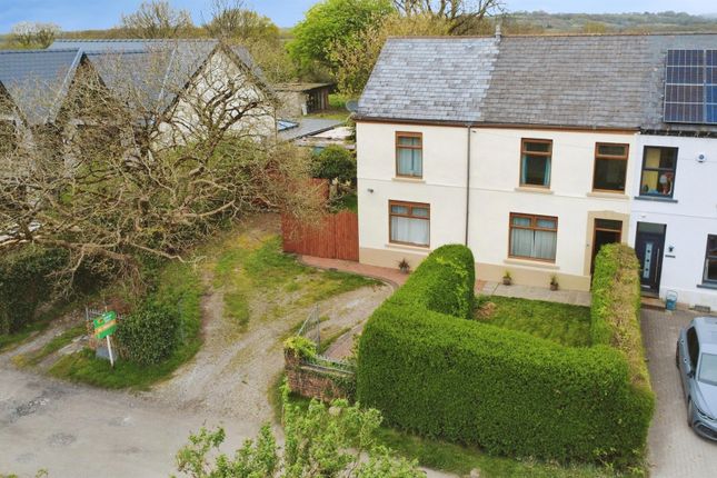 4 bed property, in Mynydd Bach Y Glo, £350,000