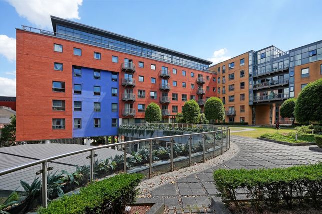 2 bed property, in West One City, £160,000