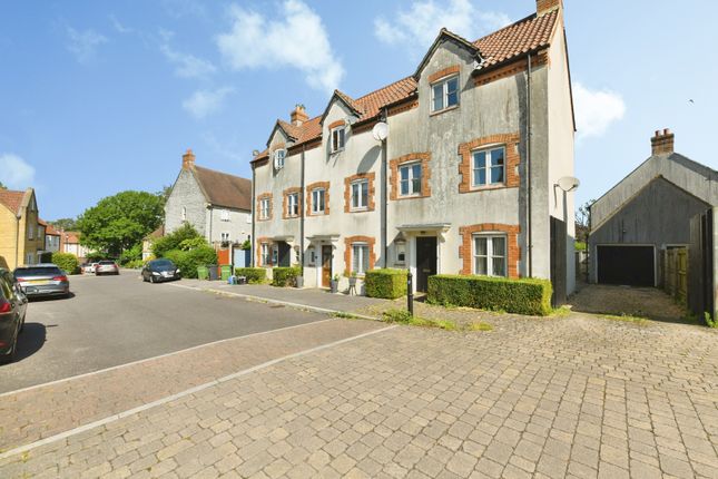 3 bed property, in Walnut Grove, £280,000