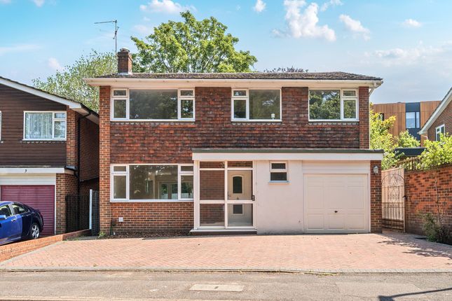 4 bed property, in Cedar Close, £850,000