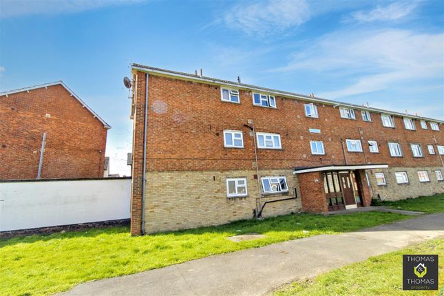 2 bed property, in Shakespeare Avenue, £120,000