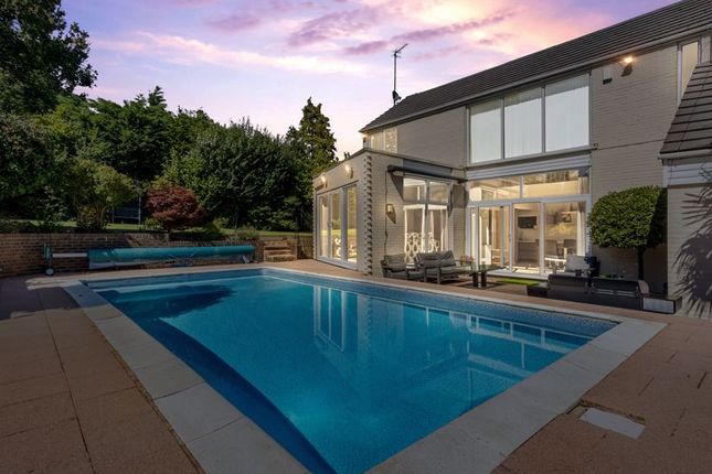 5 bed property, in Robin Way, £1,400,000