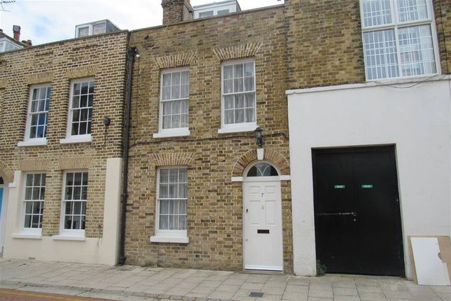 4 bed property, in Bank Street, £320,000