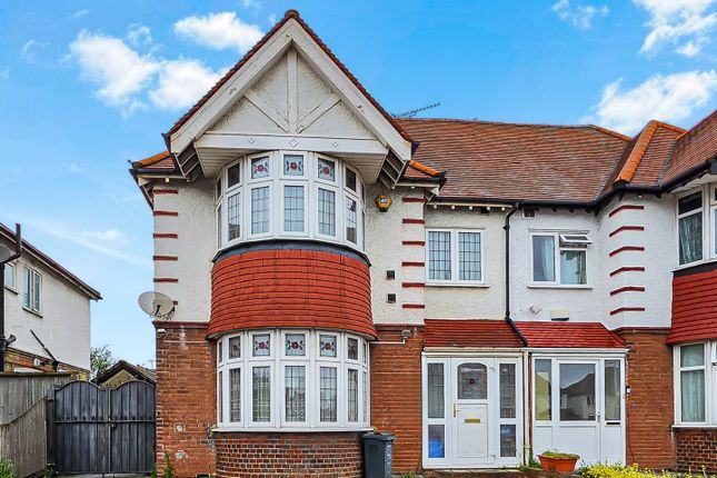 3 bed property, in Great West Road, £750,000
