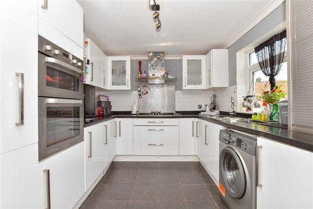 3 bed property, in Canterbury Road, £350,000