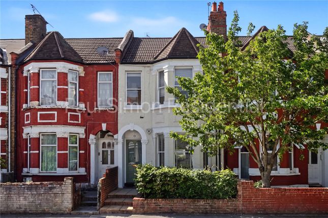 1 bed property, in Rutland Gardens, £450,000