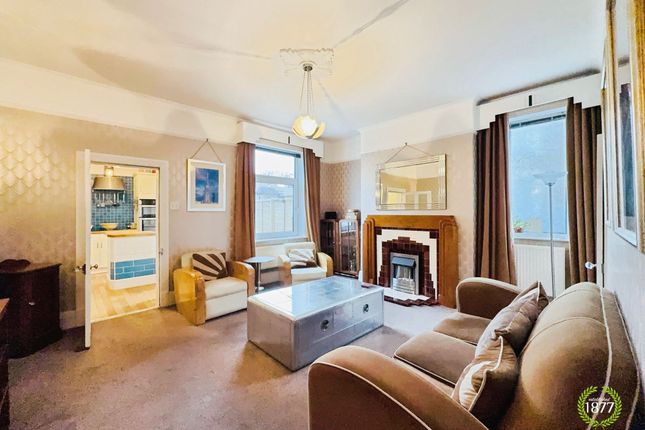 2 bed property, in Colne Road, £150,000