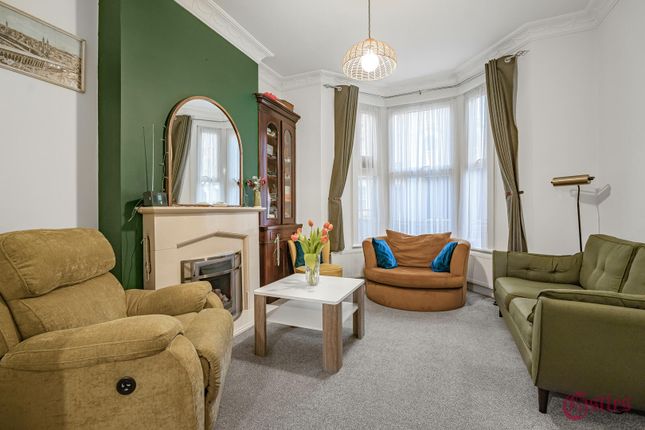 5 bed property, in Dunlace Road, £1,550,000