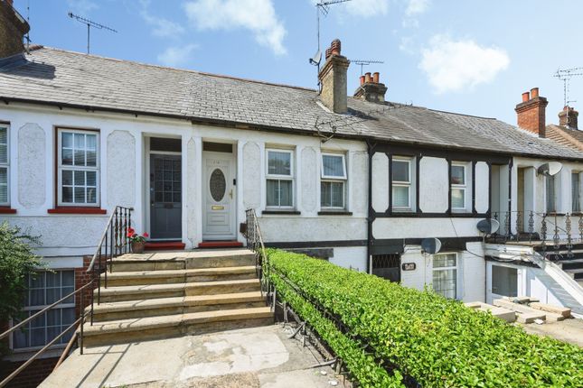 1 bed property, in Godstone Road, £240,000