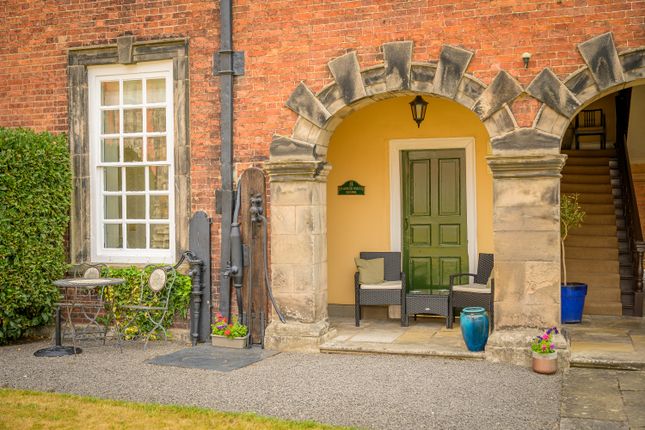 3 bed property, in Weald Moors Park, £400,000