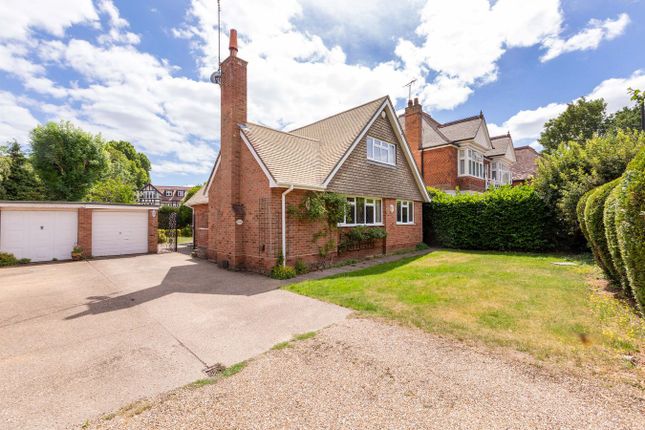 3 bed property, in Ray Park Avenue, £850,000