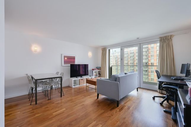 1 bed property, in New Providence Wharf, £350,000