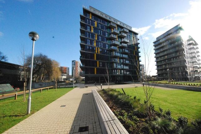 1 bed property, in 76 Aylesbury House, £315,000