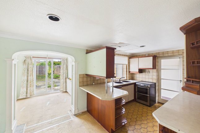3 bed property, in Peel Close, £525,000