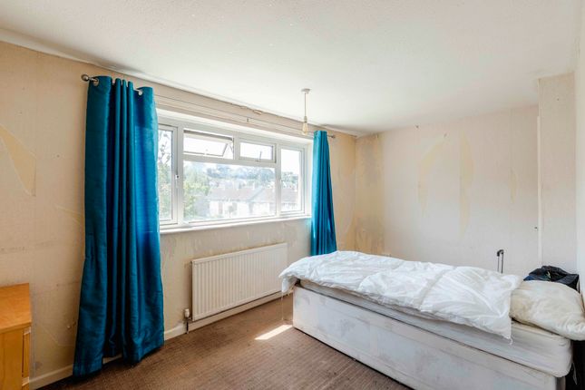 2 bed property, in Upton, £140,000