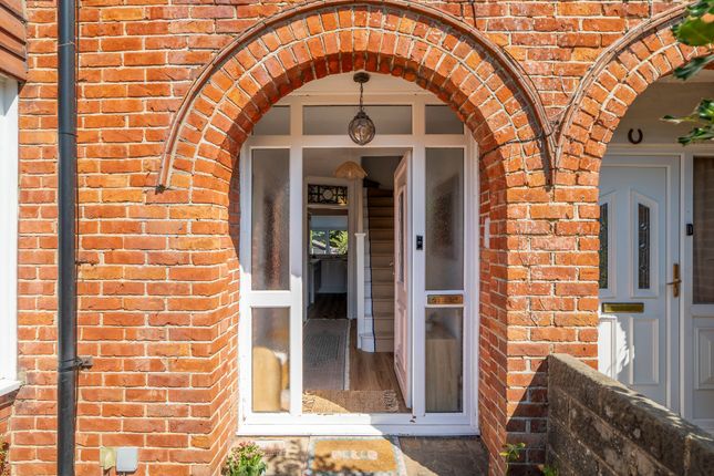 3 bed property, in Meadow Road, £390,000