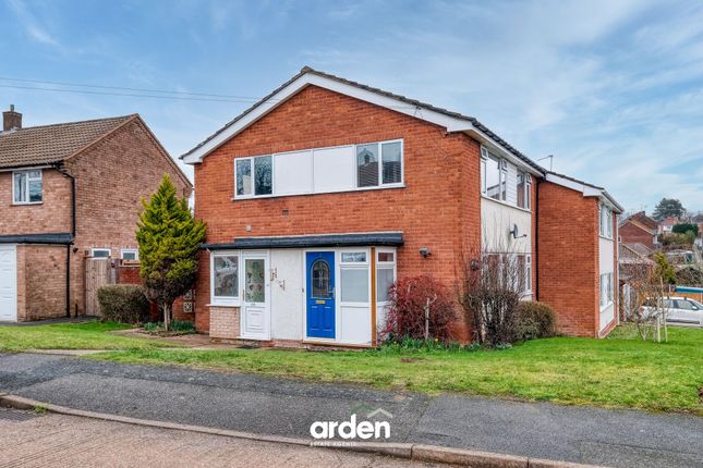 2 bed property, in Burns Close, £150,000