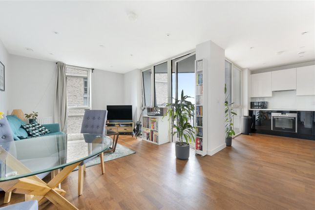 2 bed property, in Discovery Tower, £475,000
