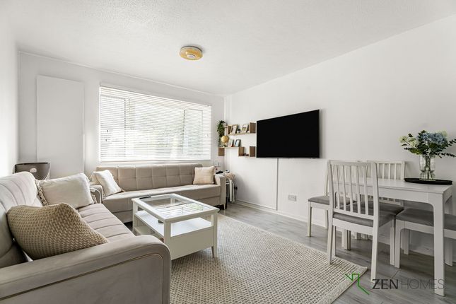 1 bed property, in Osward Place, £240,000