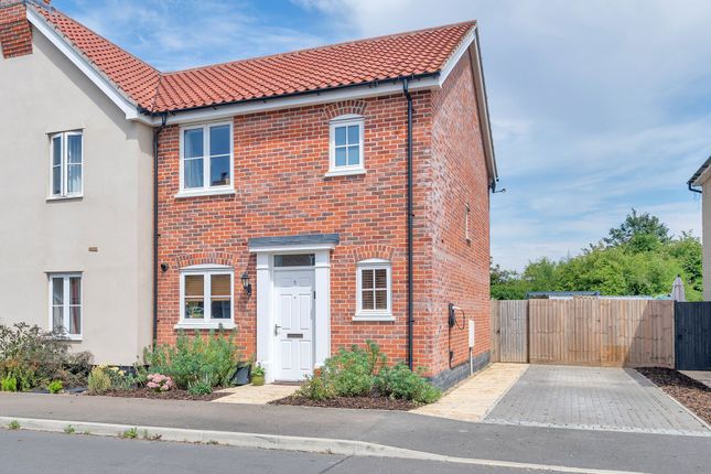 2 bed property, in Lavender Lane, £375,000