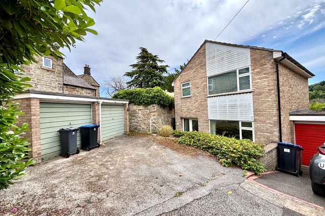 3 bed property, in Dimple Road, £265,000