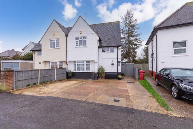 3 bed property, in St. Georges Crescent, £460,000