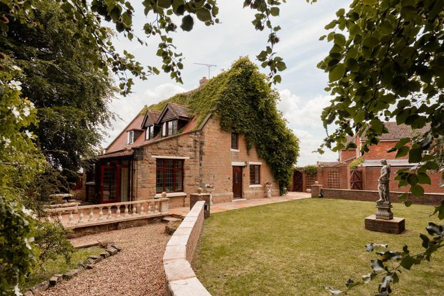 3 bed property, in The Old School House, £450,000