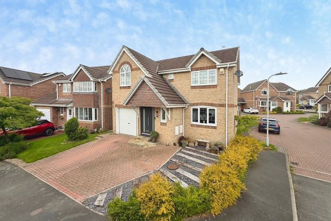 4 bed property, in Oakleigh View, £465,000