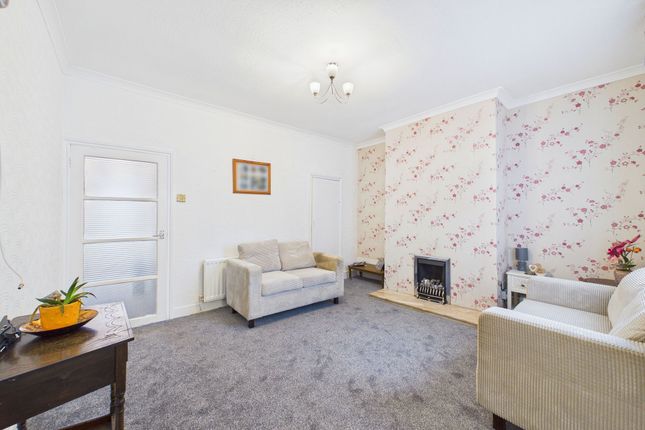 2 bed property, in Cumberland Street, £77,500