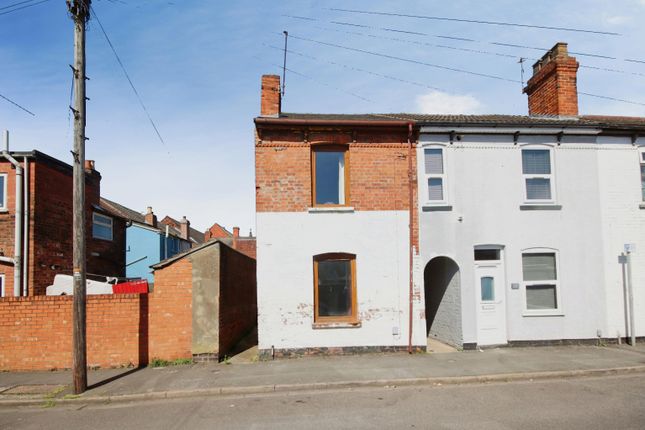 2 bed property, in Chelmsford Street, £140,000