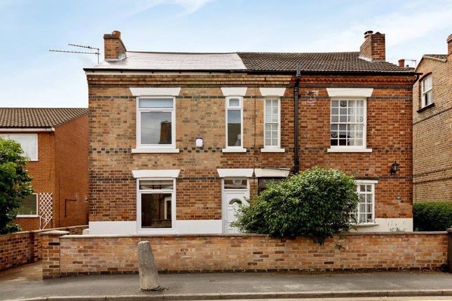3 bed property, in Mona Street, £325,000