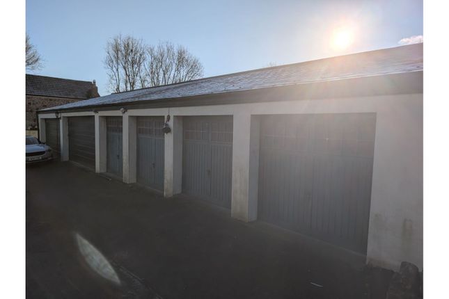 Studio, in 825 Bath Road, £250,000