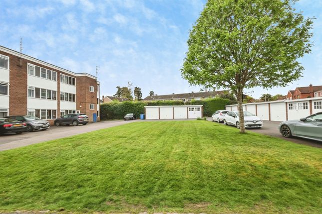 1 bed property, in Water Orton Road, £125,000