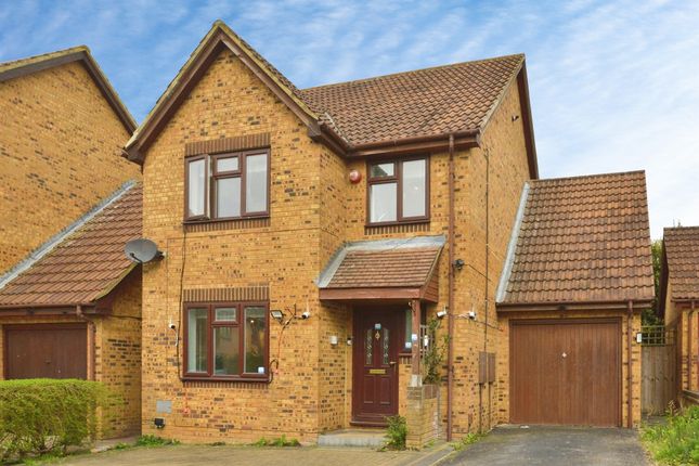 4 bed property, in Chalfont Close, £370,000