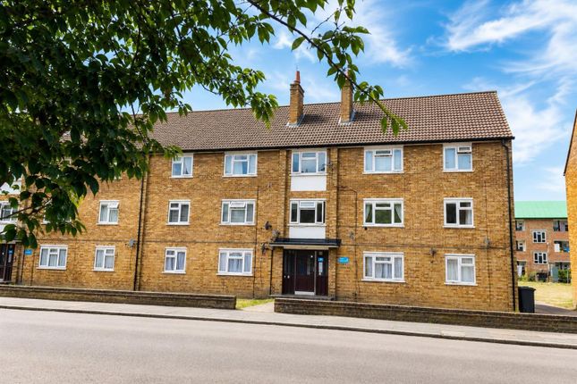 2 bed property, in Weston Grove, £275,000