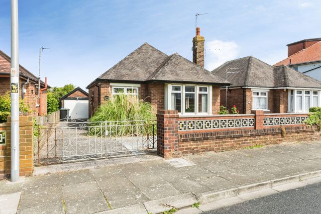 2 bed property, in Cambray Road, £180,000