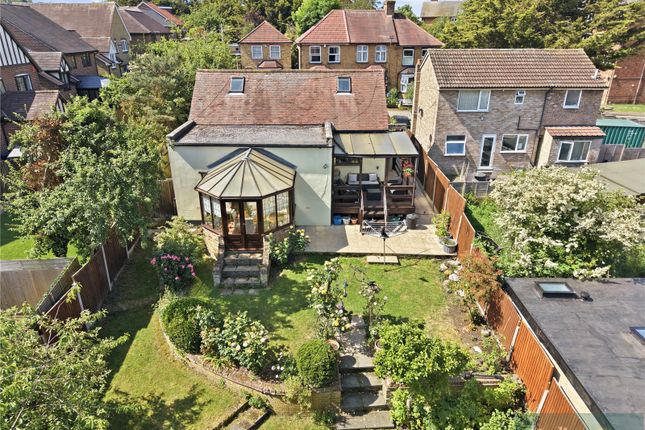 3 bed property, in Hilltop View, £700,000