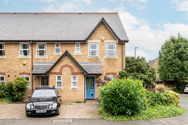 3 bed property, in Wycliffe Road, £995,000