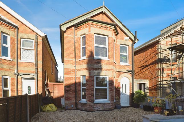 3 bed property, in Leslie Road, £375,000