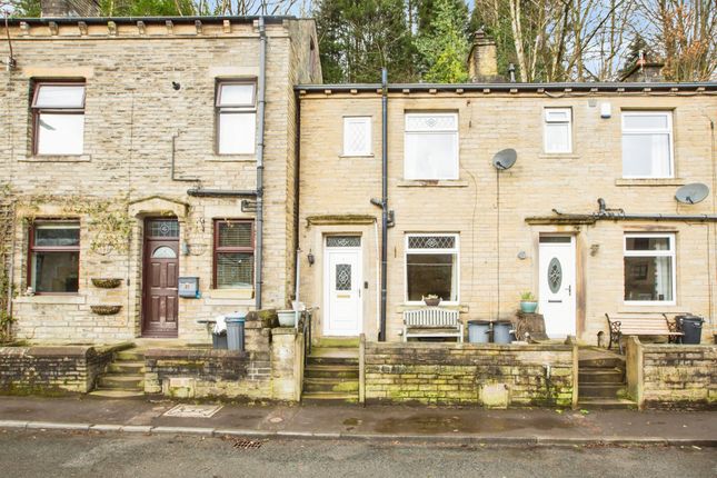 2 bed property, in Spring Bank, £160,000