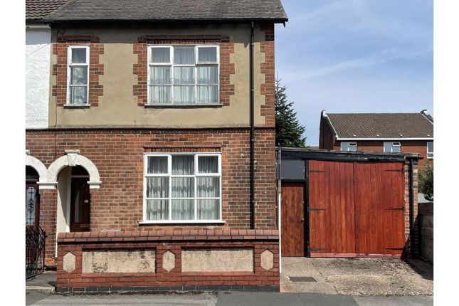 4 bed property, in Edward Avenue, £185,000