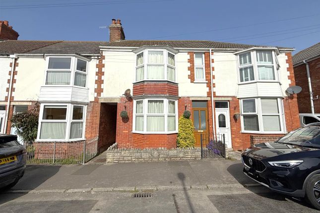 3 bed property, in Queens Road, £300,000