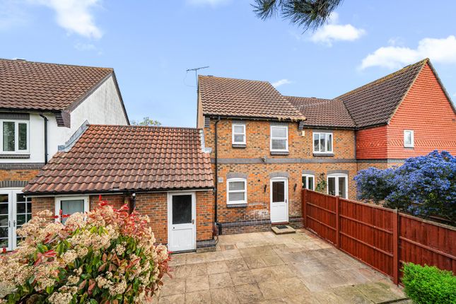 2 bed property, in Parry Drive, £425,000