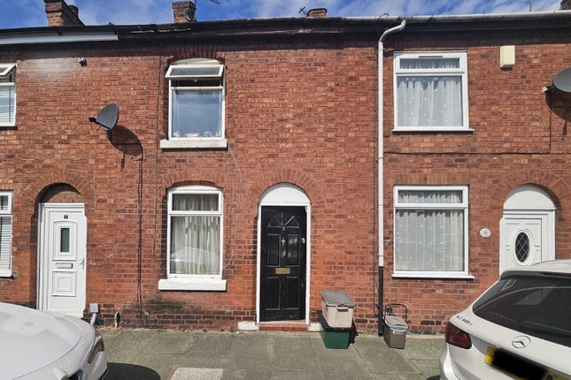 2 bed property, in Stanley Street, £90,000