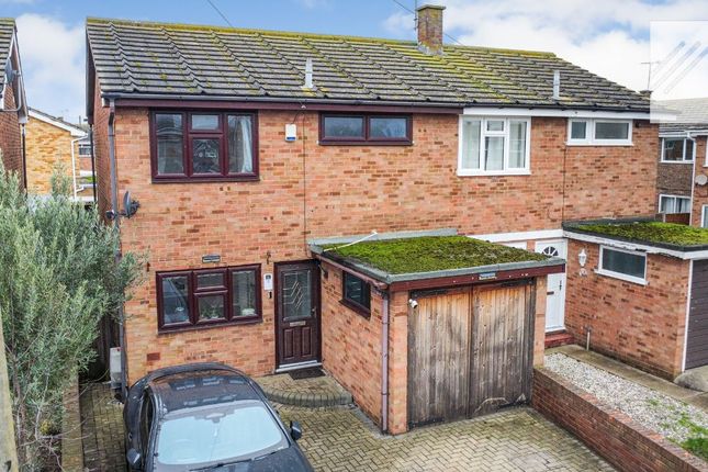 3 bed property, in Brindles, £325,000