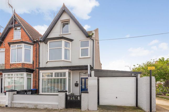 4 bed property, in Mortimer Street, £325,000