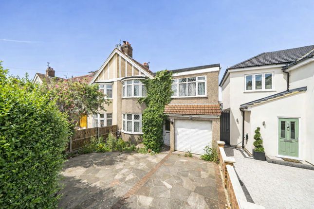 4 bed property, in Harland Avenue, £550,000