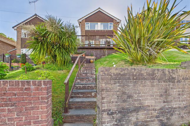 3 bed property, in Wintles Close, £240,000