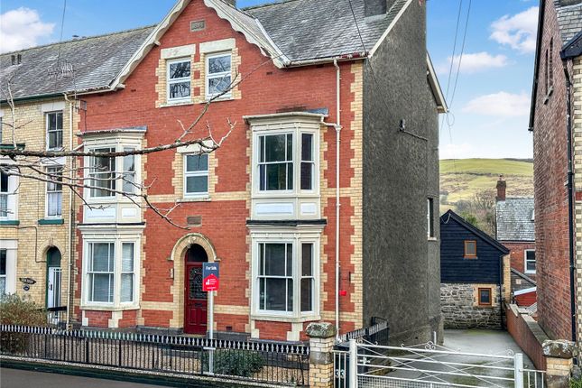 6 bed property, in East Street, £425,000