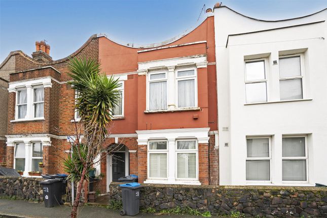 2 bed property, in Abbey Road, £329,950